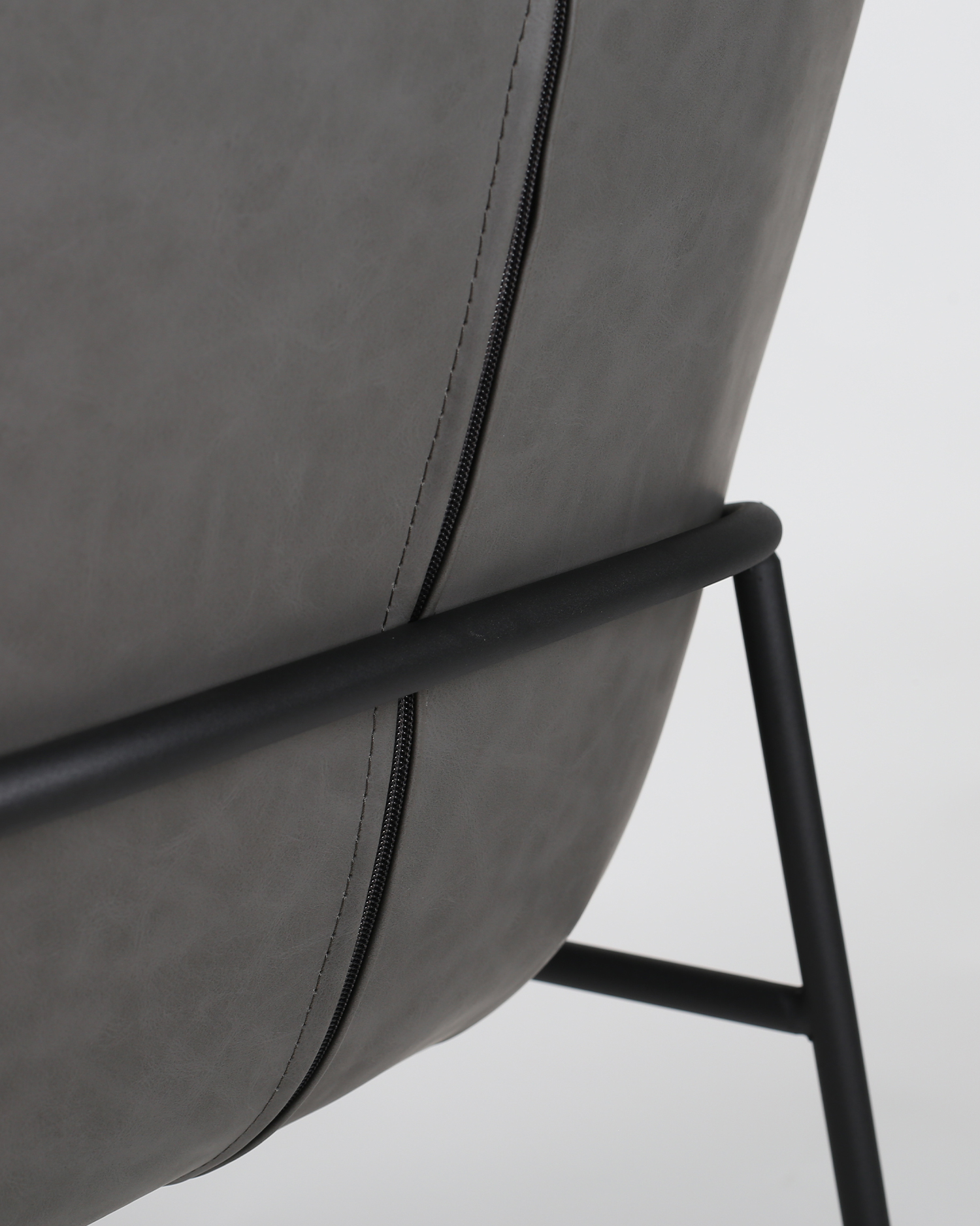 Leather Cathedra cum brachium Leather Cathedra cum brachium