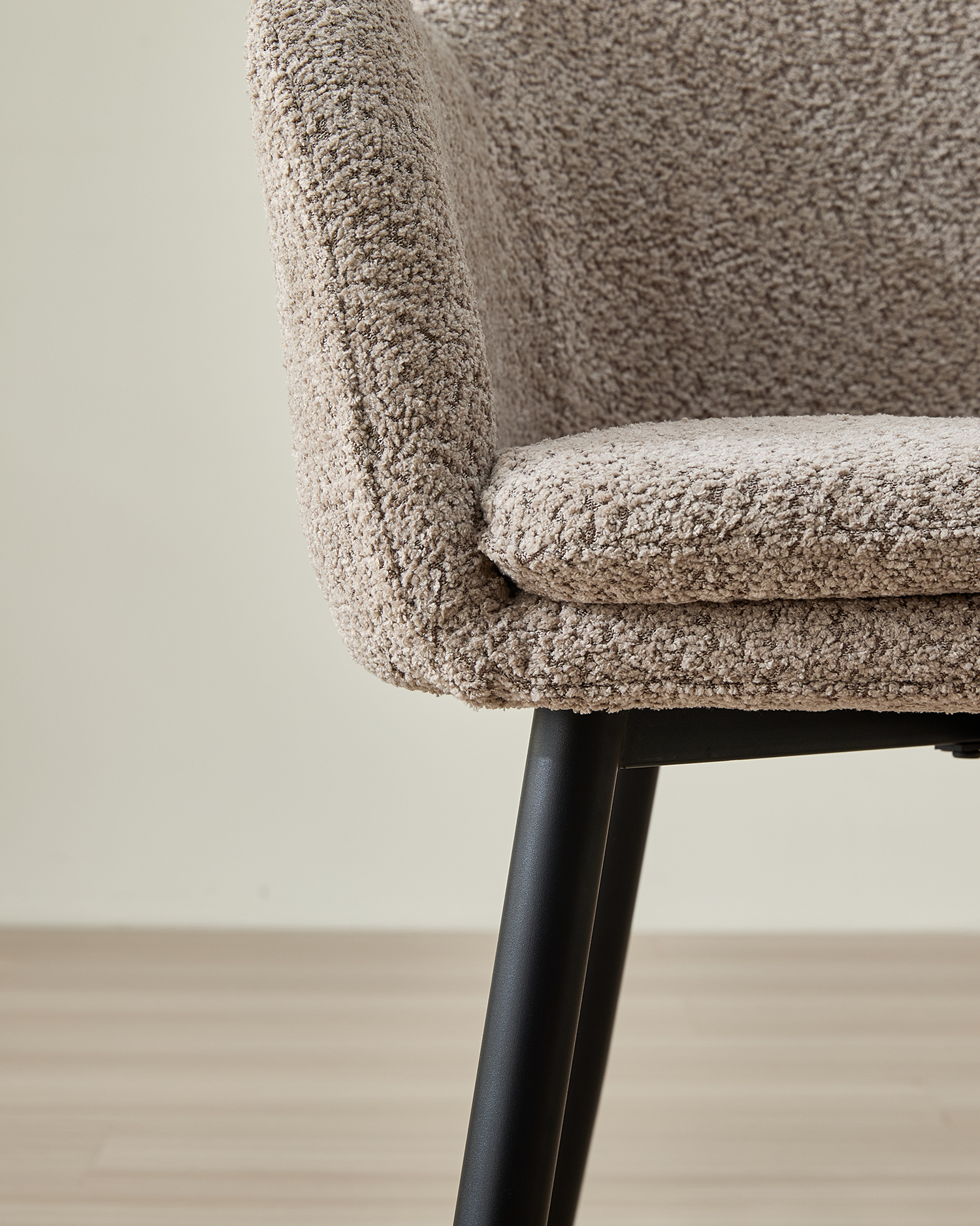 Mollis upholstered triclinium sellam Mollis upholstered triclinium sellam