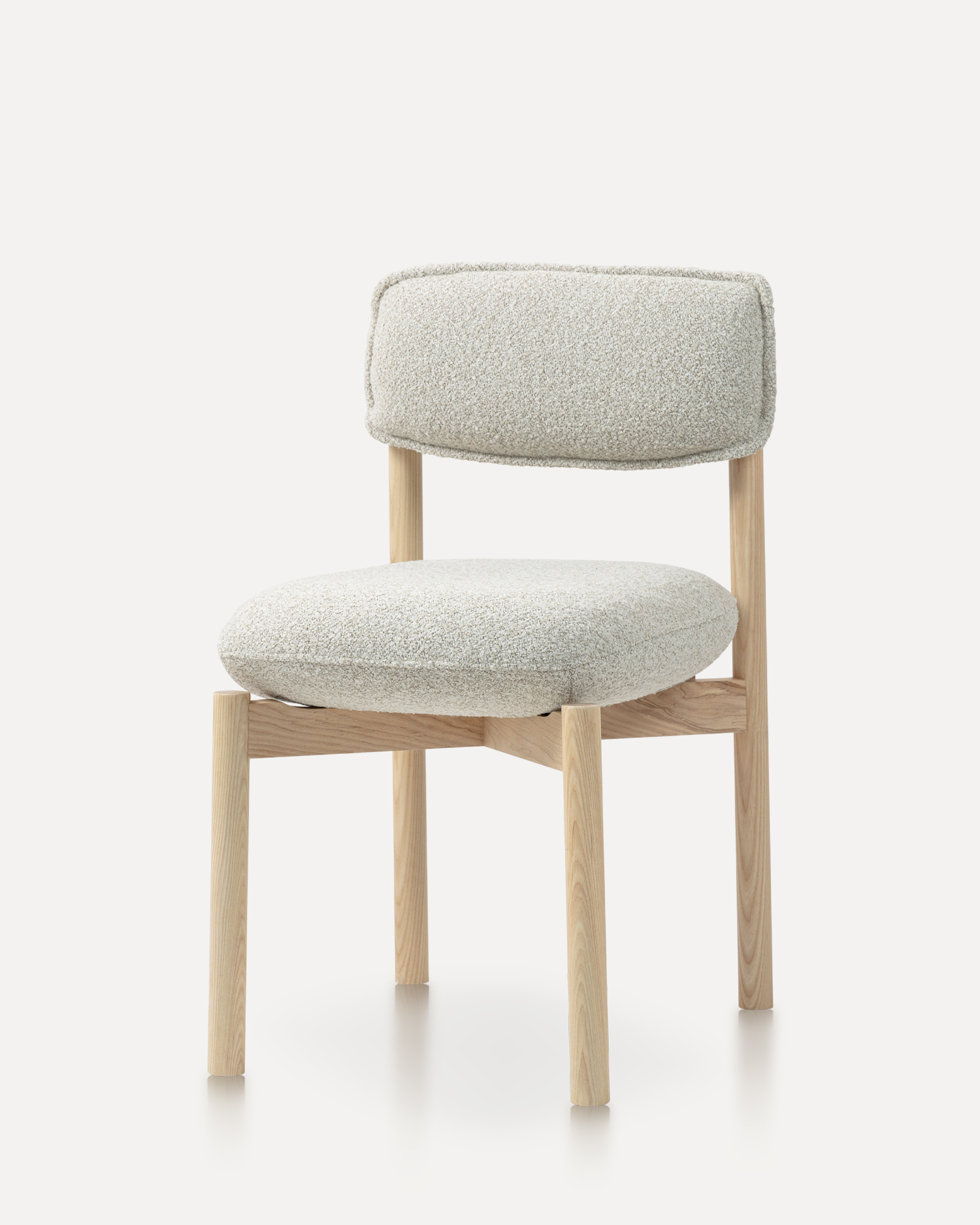 Bonum fusione lignea sellam